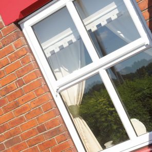 Vertical slider sash window